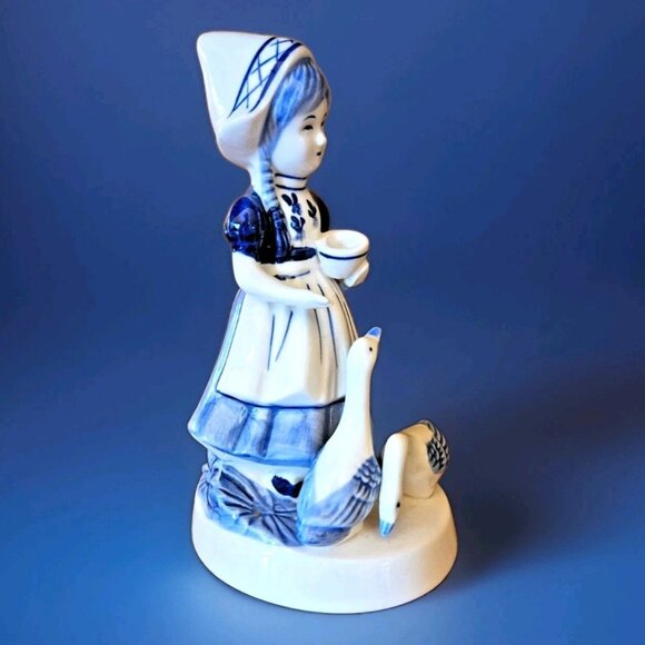 Vintage Delft Blue Dutch Girl Feeding Geese Figurine Hand Painted D.A. 6.25" - Picture 3 of 6
